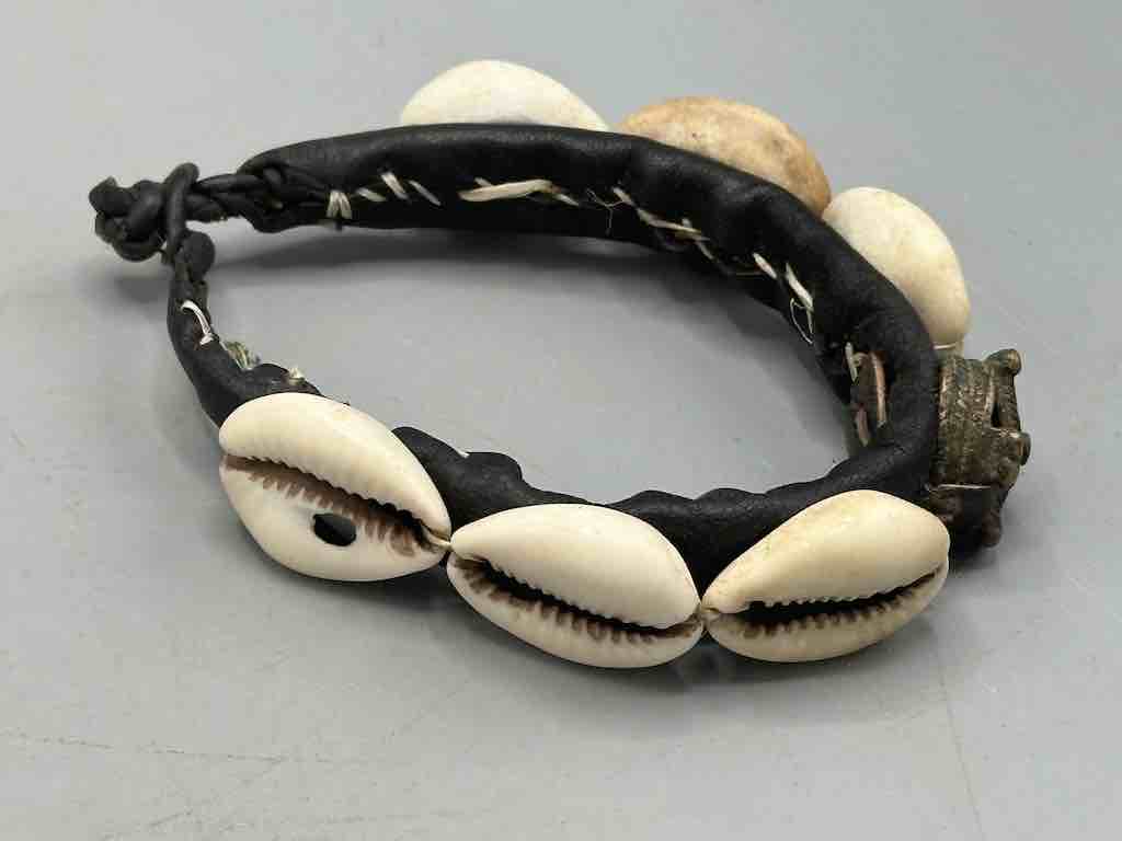 Single Line Cowrie Shell Vintage Gold Weight Bracelet - Mali