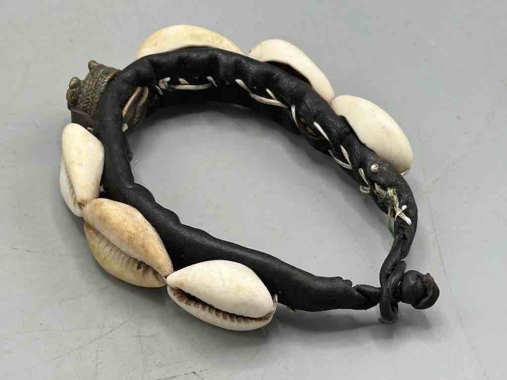 Single Line Cowrie Shell Vintage Gold Weight Bracelet - Mali