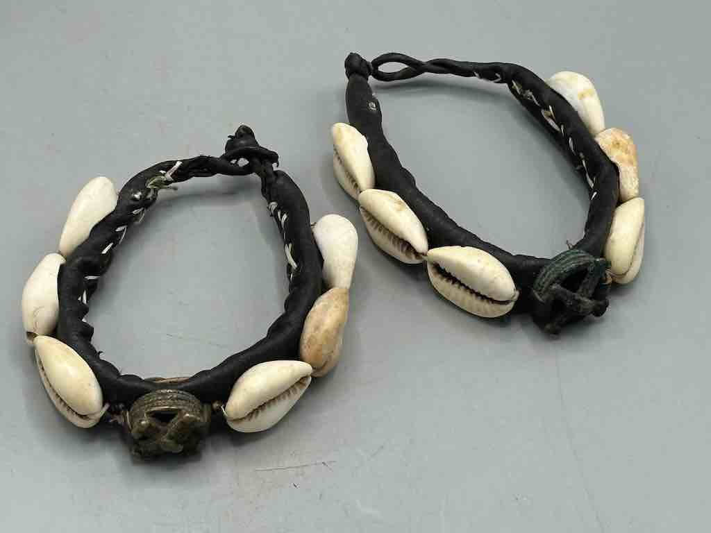 Single Line Cowrie Shell Vintage Gold Weight Bracelet - Mali