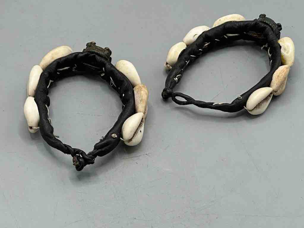 Single Line Cowrie Shell Vintage Gold Weight Bracelet - Mali