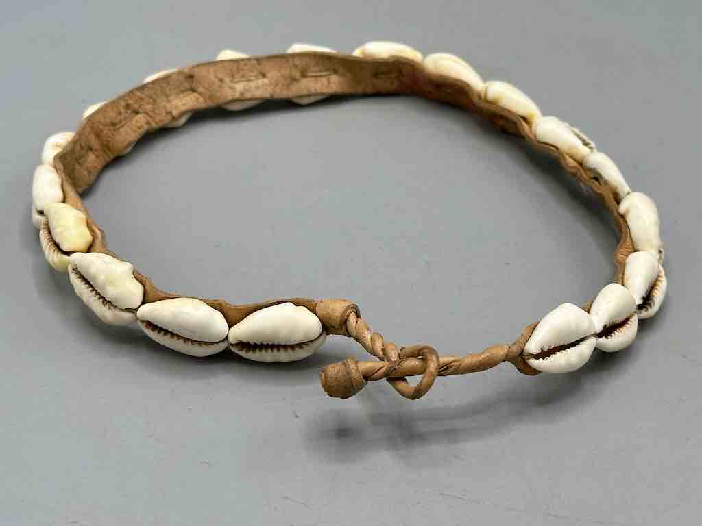 Single Line Finest Quality Cowrie Shell Natural Leather Choker Necklace-Mali