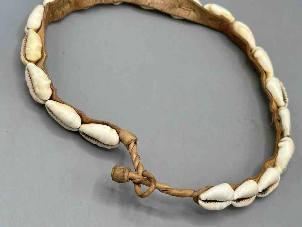 Single Line Finest Quality Cowrie Shell Natural Leather Choker Necklace-Mali
