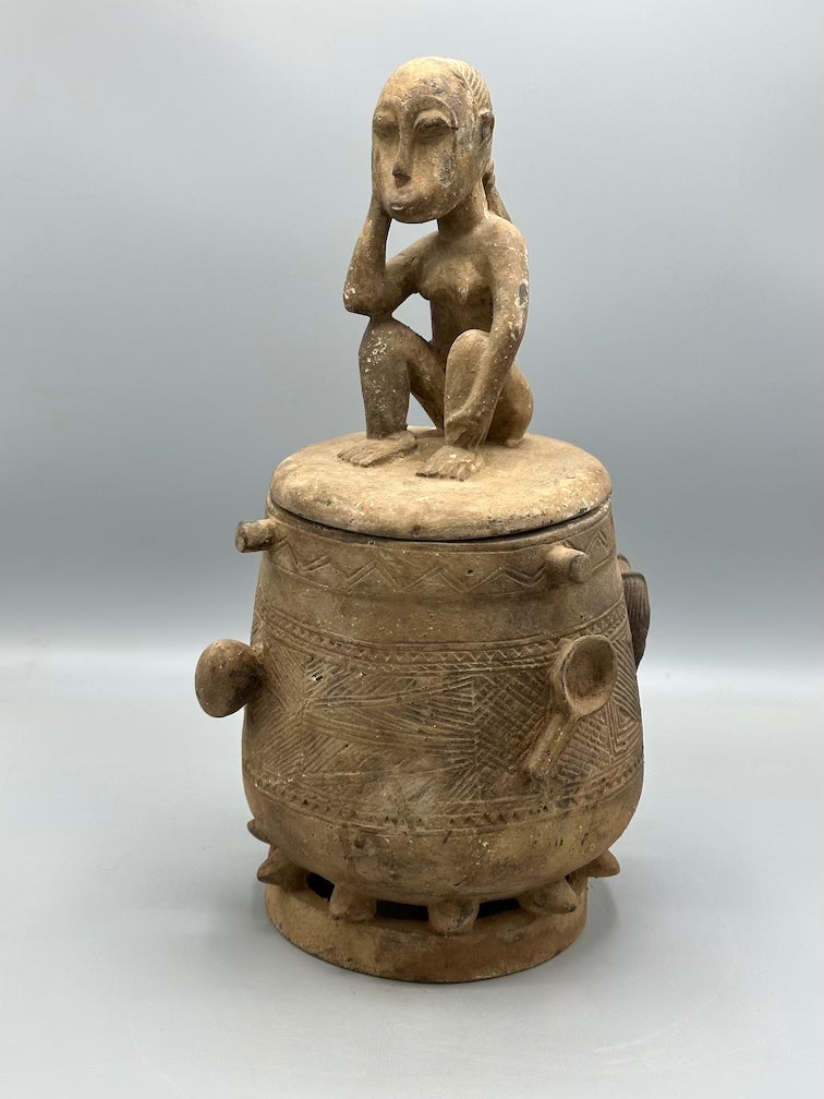 Single Baule Man Design Mouse Oracle Container/Statue | 15"