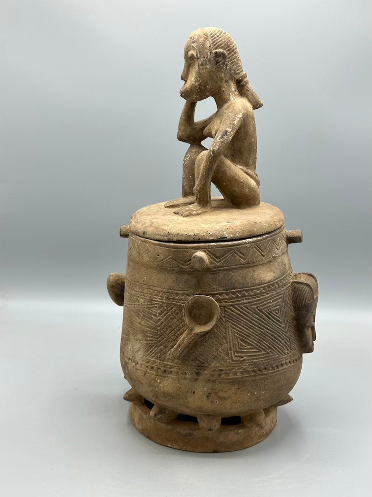 Single Baule Man Design Mouse Oracle Container/Statue | 15"