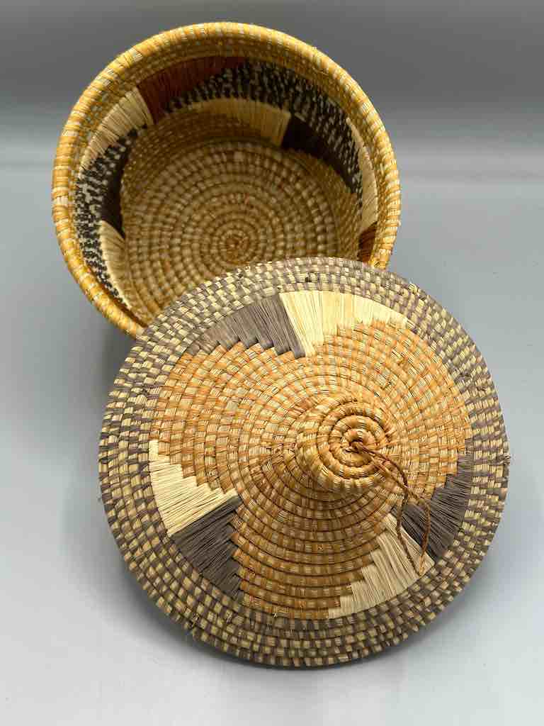 Covered Batwa Raffia Basket - Uganda