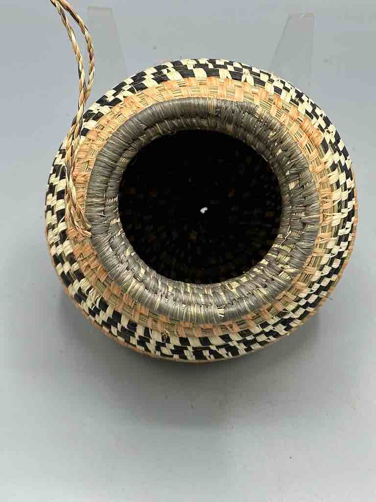 Batwa Vase Shape Raffia Basket