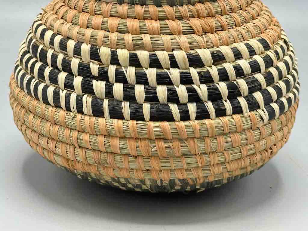 Batwa Vase Shape Raffia Basket
