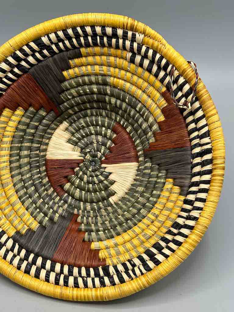 Small Batwa Bowl Raffia Basket