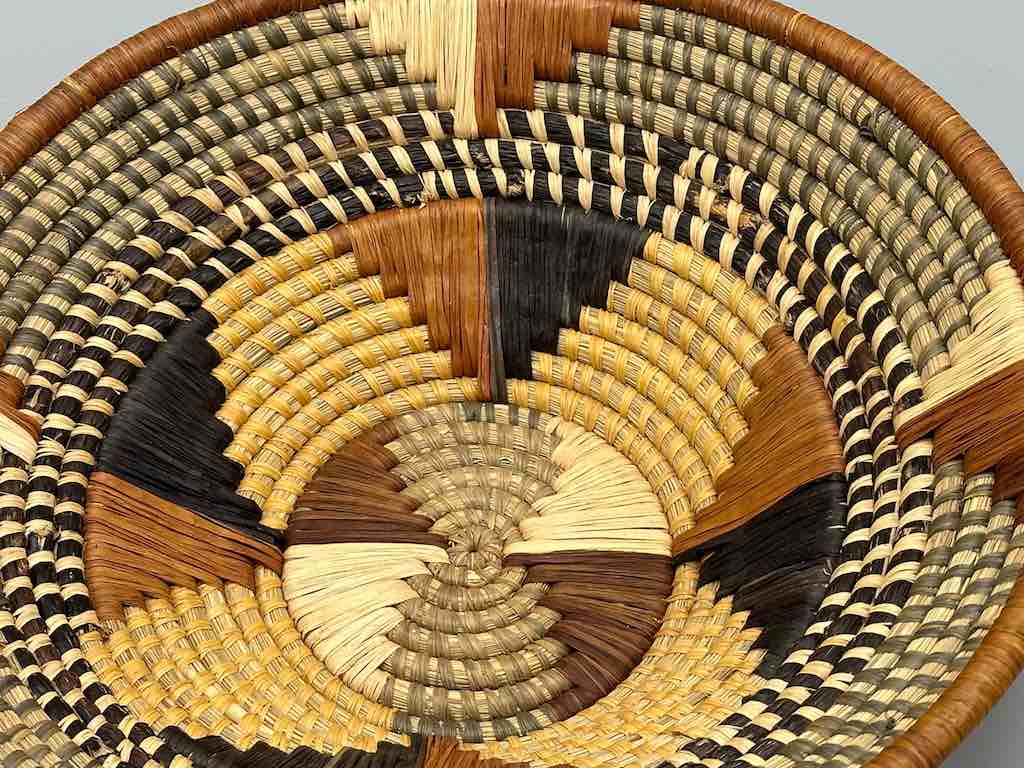 Small Batwa Bowl Raffia Basket