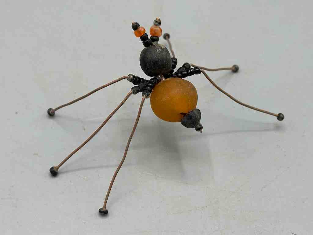 Small African Powderglass Bead Wire Decor 6-Leg Spider Insect Sculpture