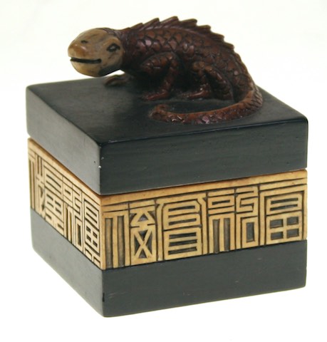 Lizard Design Bas Relief Carved Small Cube Soapstone Trinket Decor Box