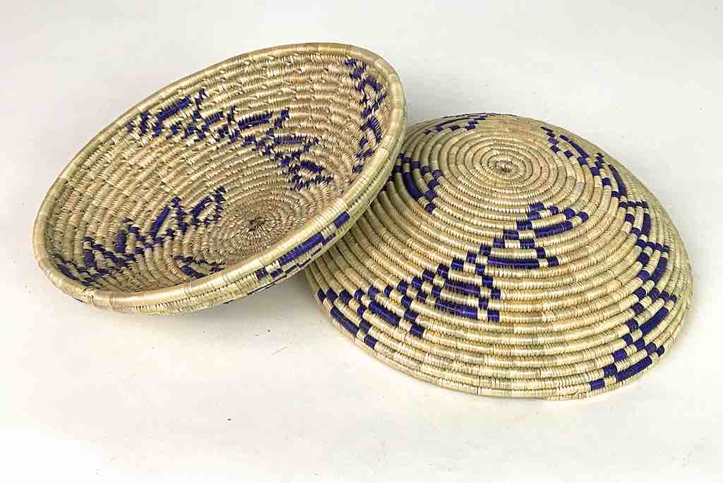 "Clamshell" shape baskets - Uganda