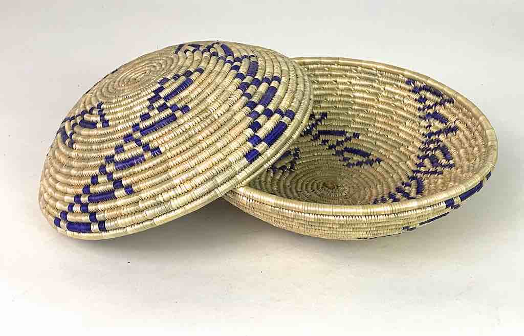 "Clamshell" shape baskets - Uganda
