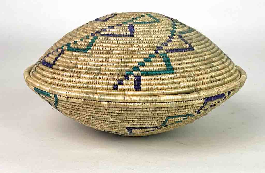 "Clamshell" shape baskets - Uganda