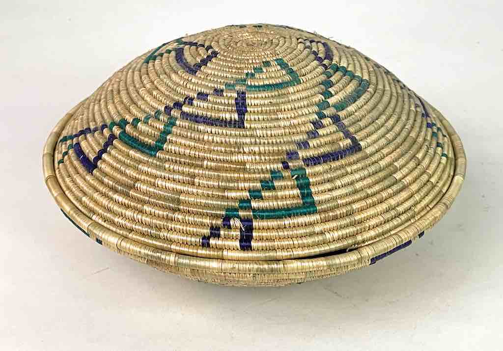 "Clamshell" shape baskets - Uganda