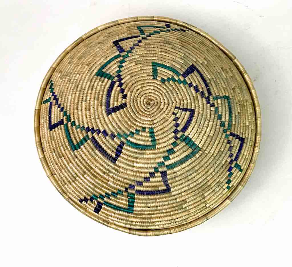 "Clamshell" shape baskets - Uganda