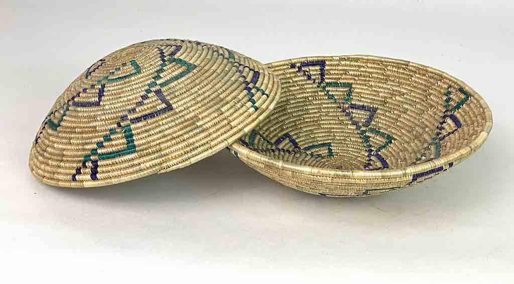 "Clamshell" shape baskets - Uganda