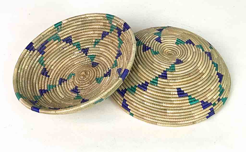 "Clamshell" shape baskets - Uganda