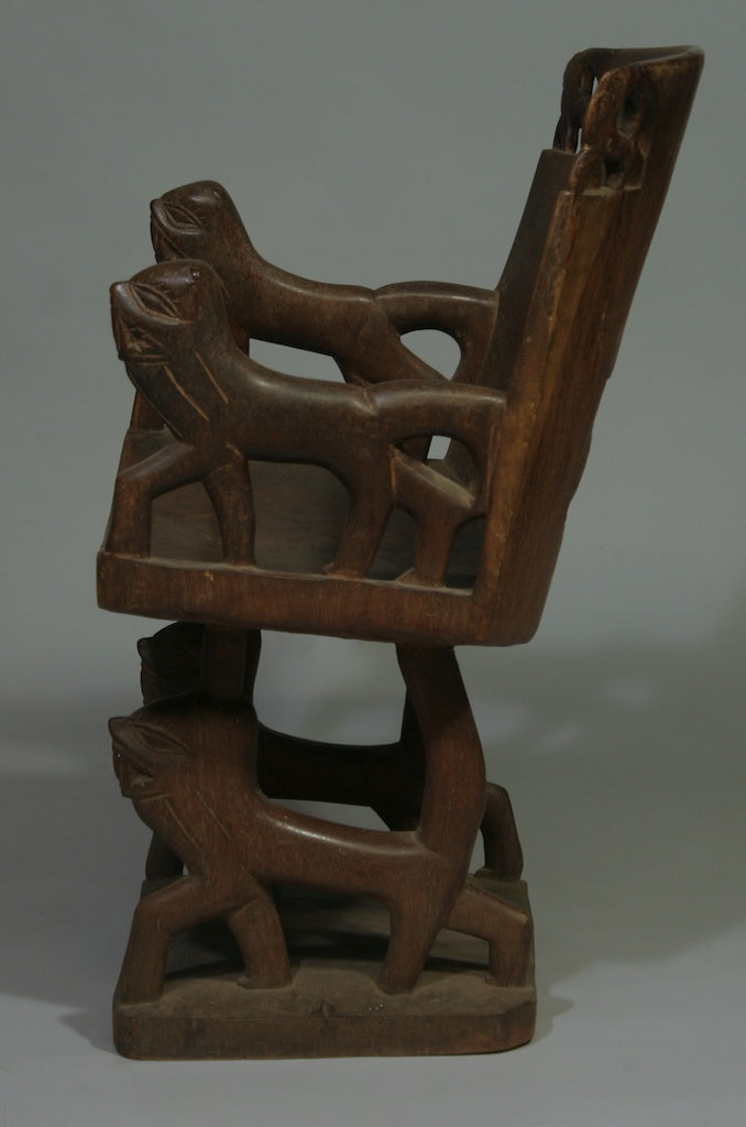 Lion motif chair – vintage