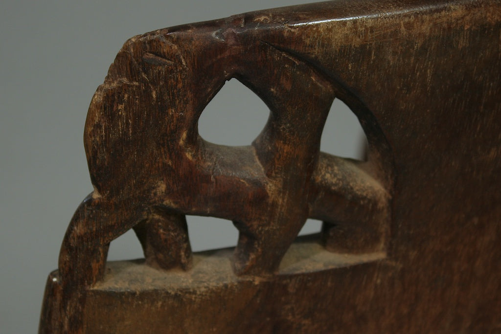 Lion motif chair – vintage