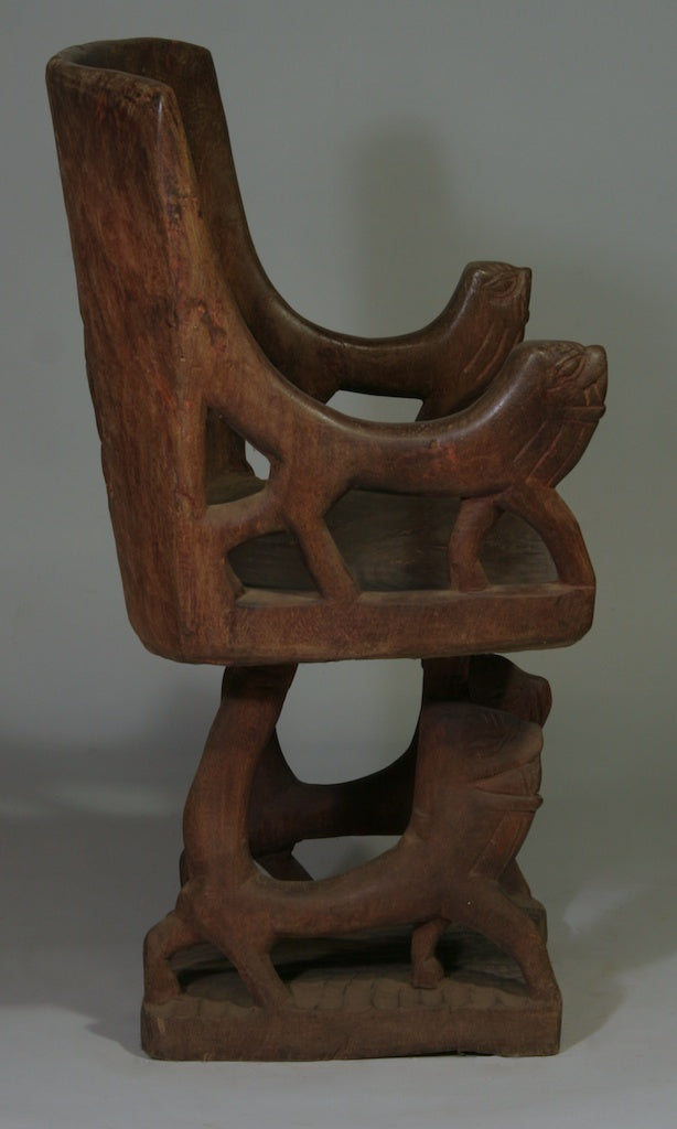 Lion motif chair – bird design – vintage