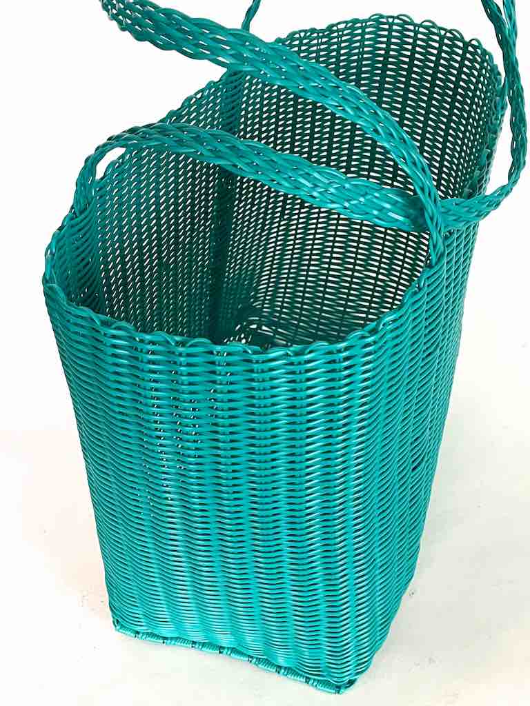 Medium Deep Woven Recyclyed Plastic High Capacity Handbag - El Salvador