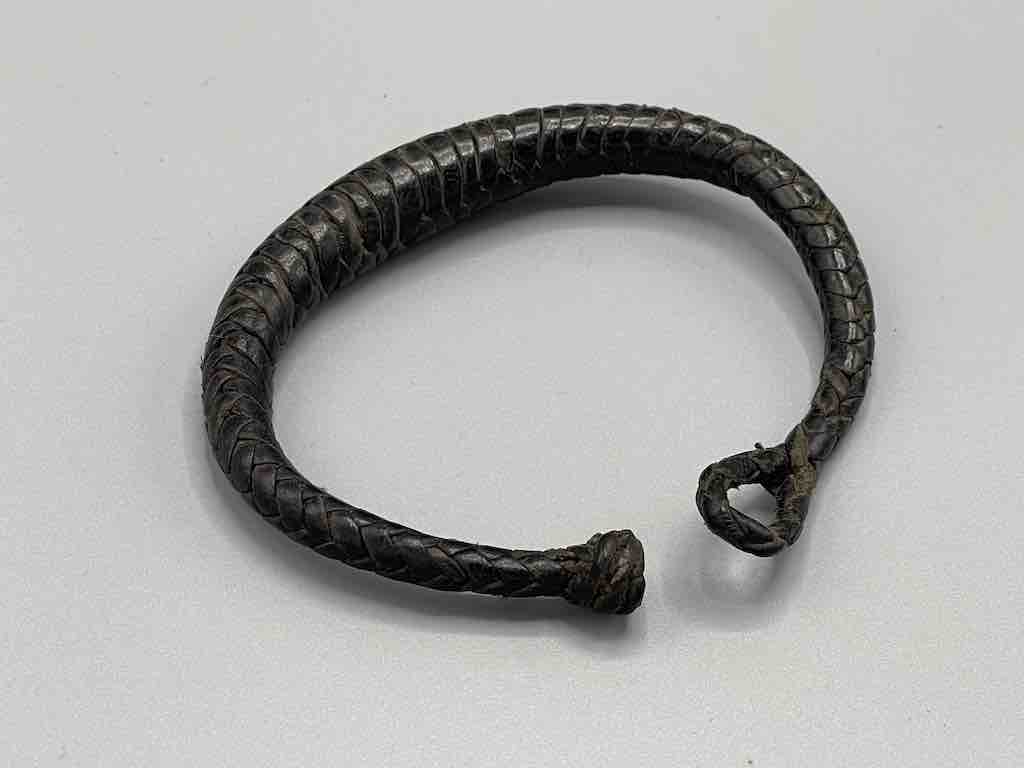 Tightly Woven Leather Solid Color Bracelet - Mali