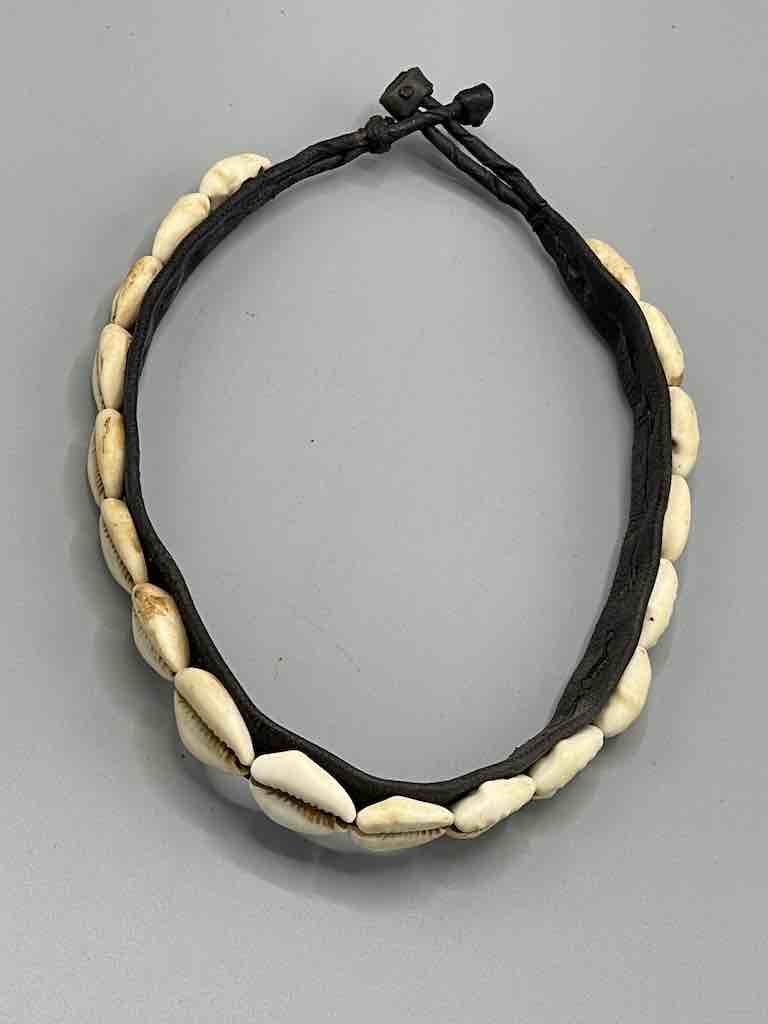 Single Line Cowrie Shell Solid Color Leather Clasp Choker Necklace-Mali