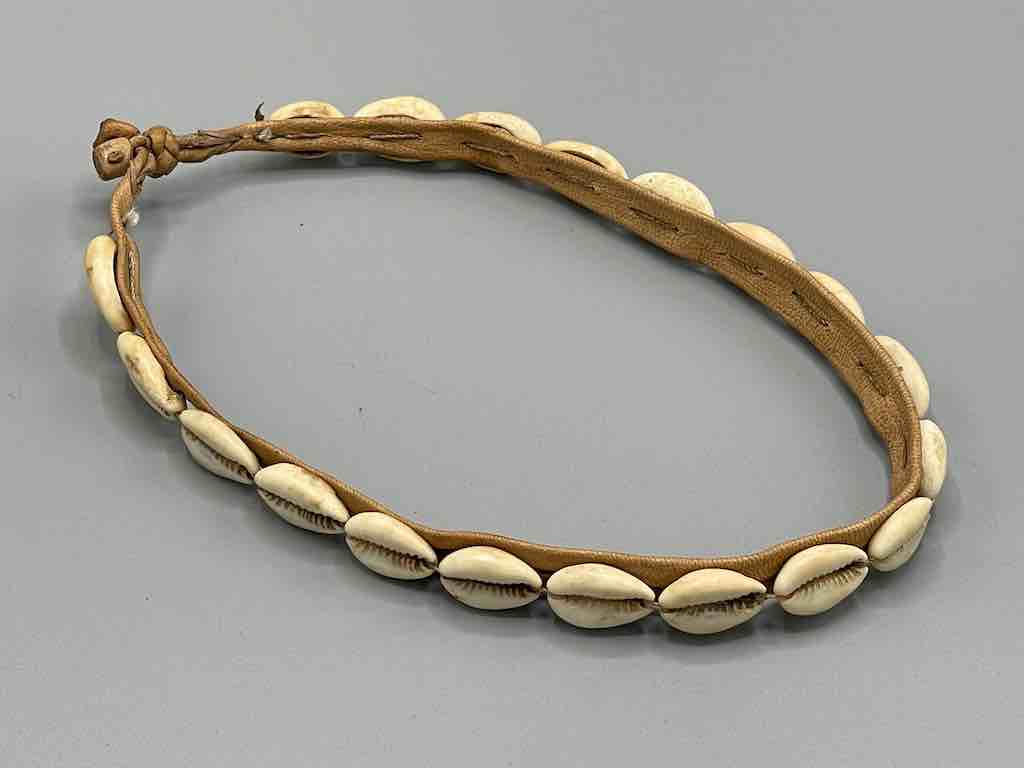 Single Line Cowrie Shell Solid Color Leather Clasp Choker Necklace-Mali