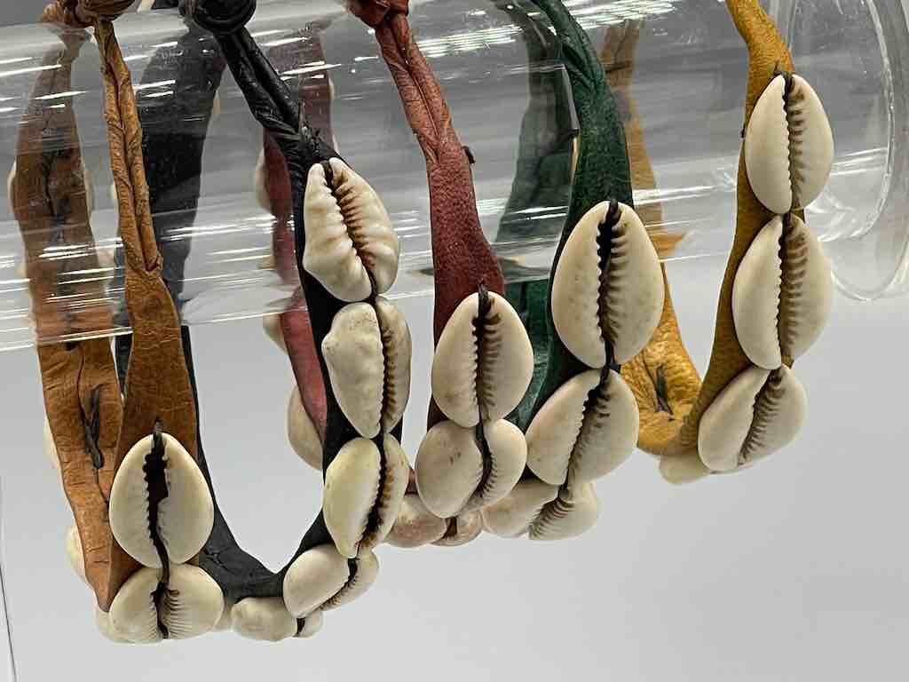 Single Line Cowrie Shell Solid Color Leather Clasp Bracelet - Mali