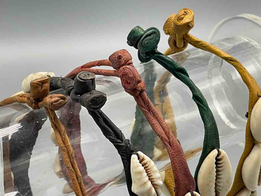 Single Line Cowrie Shell Solid Color Leather Clasp Bracelet - Mali
