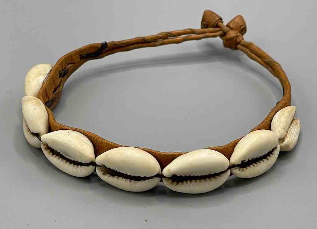 Single Line Cowrie Shell Solid Color Leather Clasp Bracelet - Mali