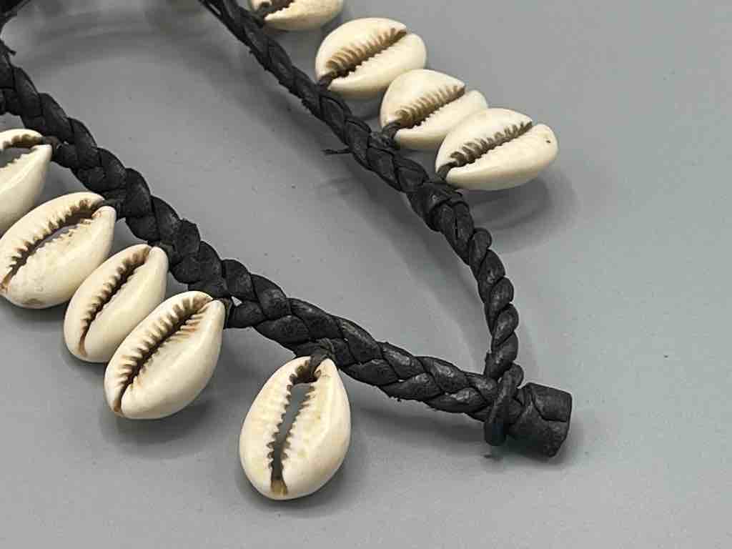 Hanging Cowrie Shell Braided Leather Clasp Bracelet - Mali