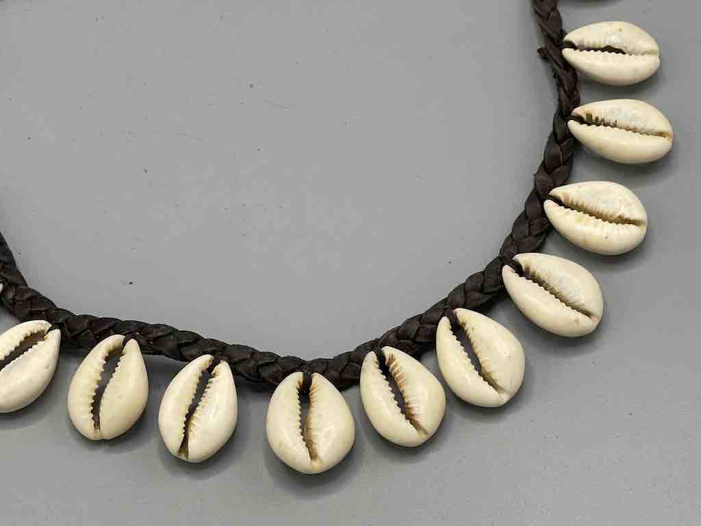 Hanging Cowrie Shell Braided Black Leather Clasp Choker Necklace - Mali