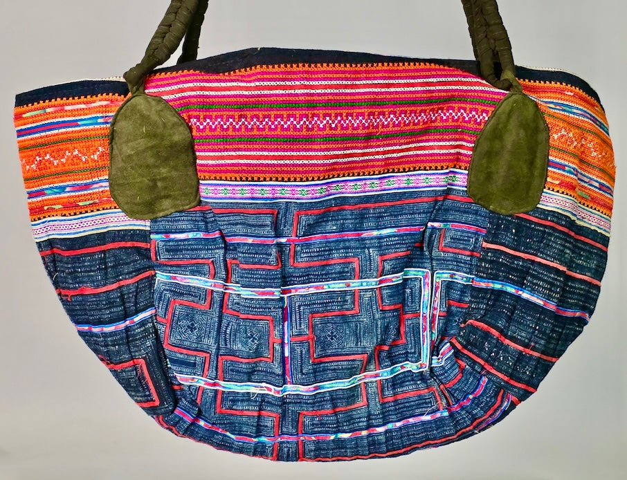 Spacious Handbag made of Vintage Hmong Indigo Tribal Vietnamese Cloth - Niger Bend