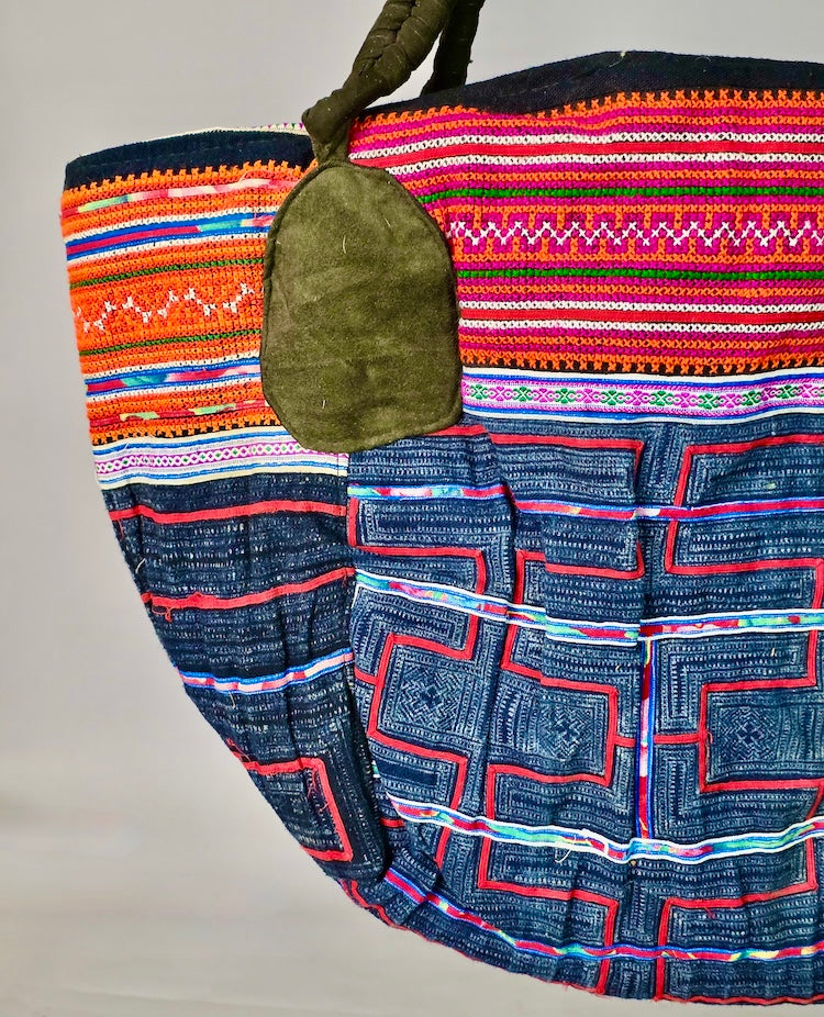 Spacious Handbag made of Vintage Hmong Indigo Tribal Vietnamese Cloth - Niger Bend