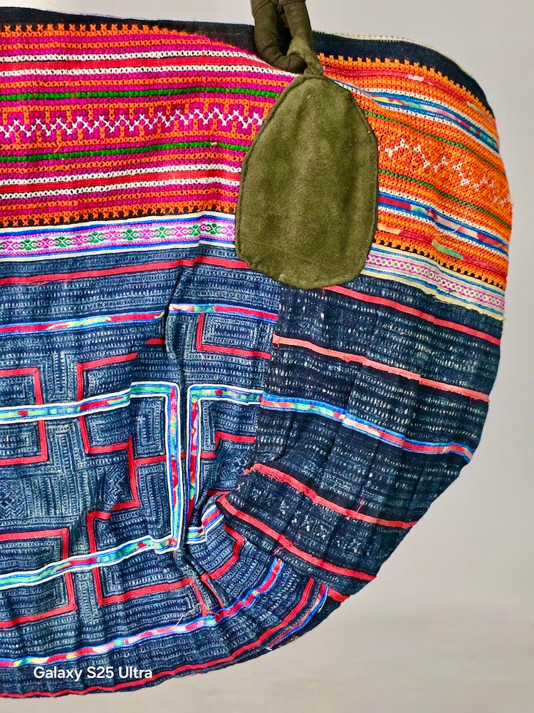 Spacious Handbag made of Vintage Hmong Indigo Tribal Vietnamese Cloth - Niger Bend