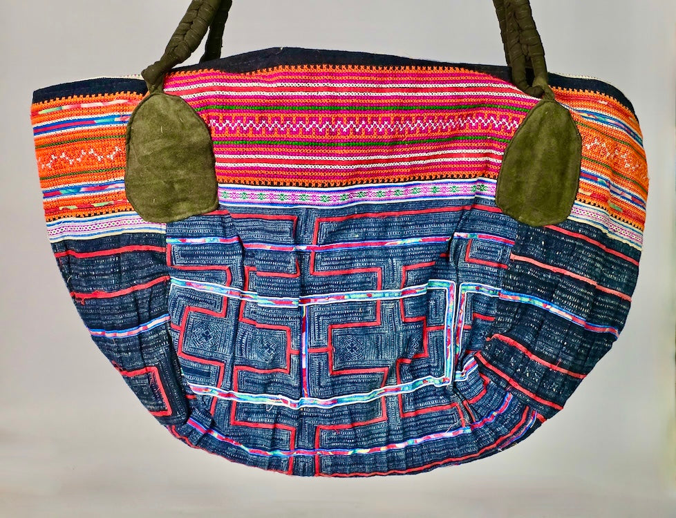 Spacious Handbag made of Vintage Hmong Indigo Tribal Vietnamese Cloth - Niger Bend