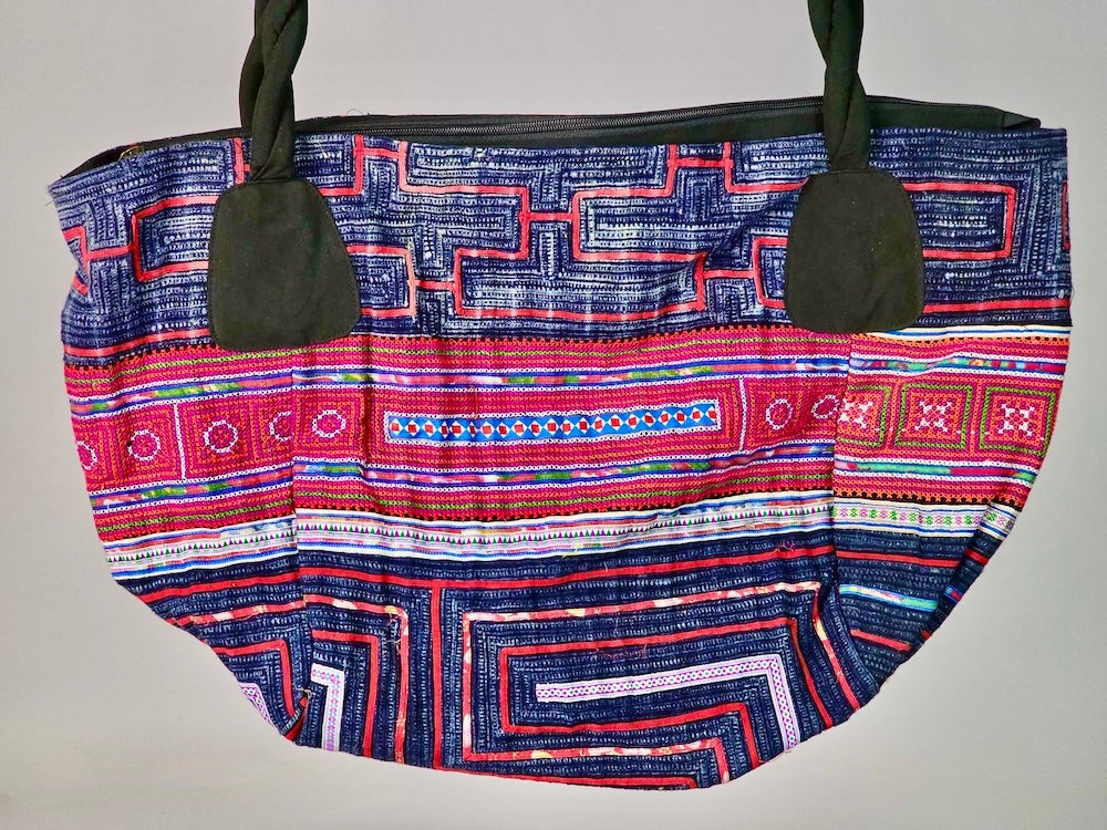 Spacious Handbag made of Vintage Hmong Indigo Tribal Vietnamese Cloth - Niger Bend