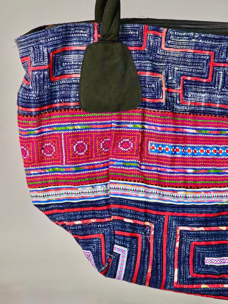 Spacious Handbag made of Vintage Hmong Indigo Tribal Vietnamese Cloth - Niger Bend
