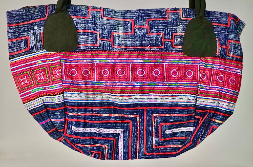 Spacious Handbag made of Vintage Hmong Indigo Tribal Vietnamese Cloth - Niger Bend