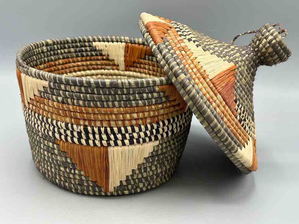 Covered Batwa Raffia Basket - Uganda