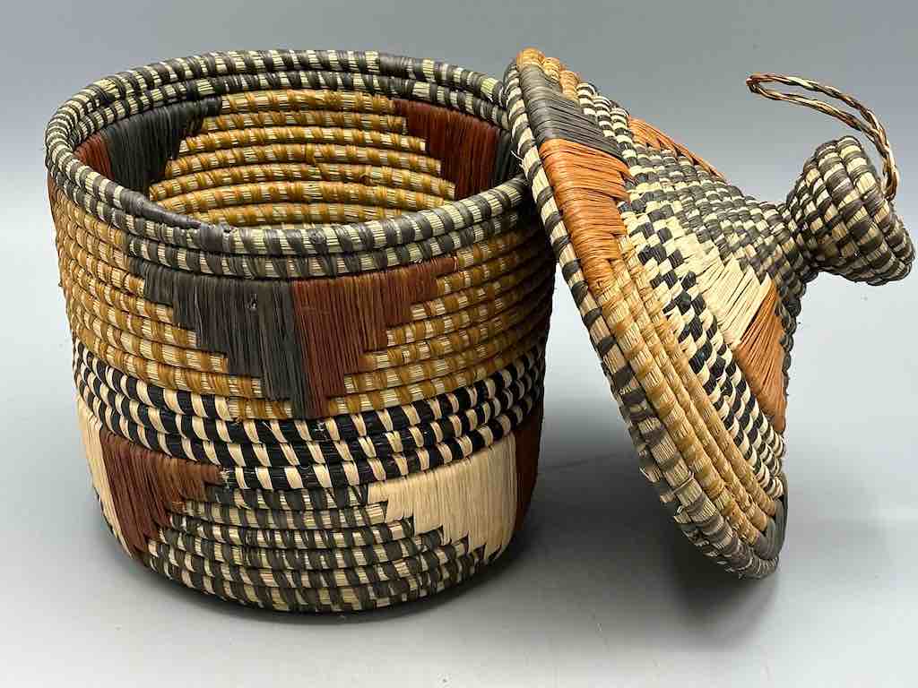 Covered Batwa Raffia Basket - Uganda