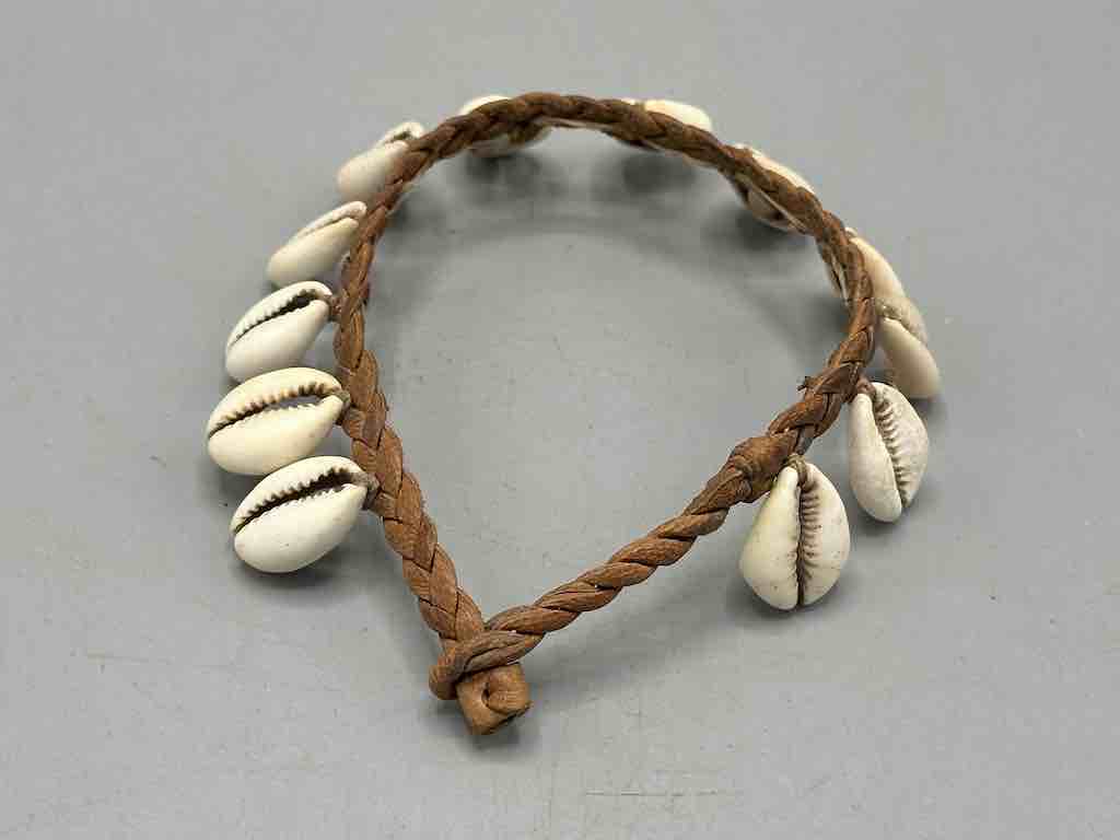 Hanging Cowrie Shell Braided Leather Clasp Bracelet - Mali