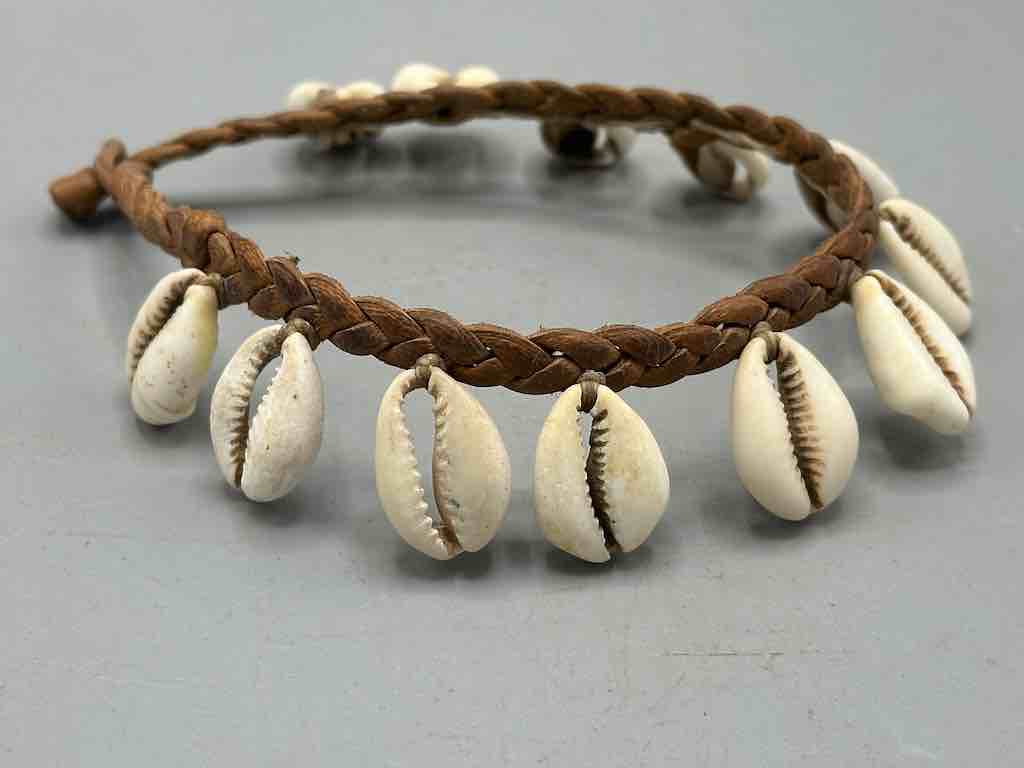 Hanging Cowrie Shell Braided Leather Clasp Bracelet - Mali