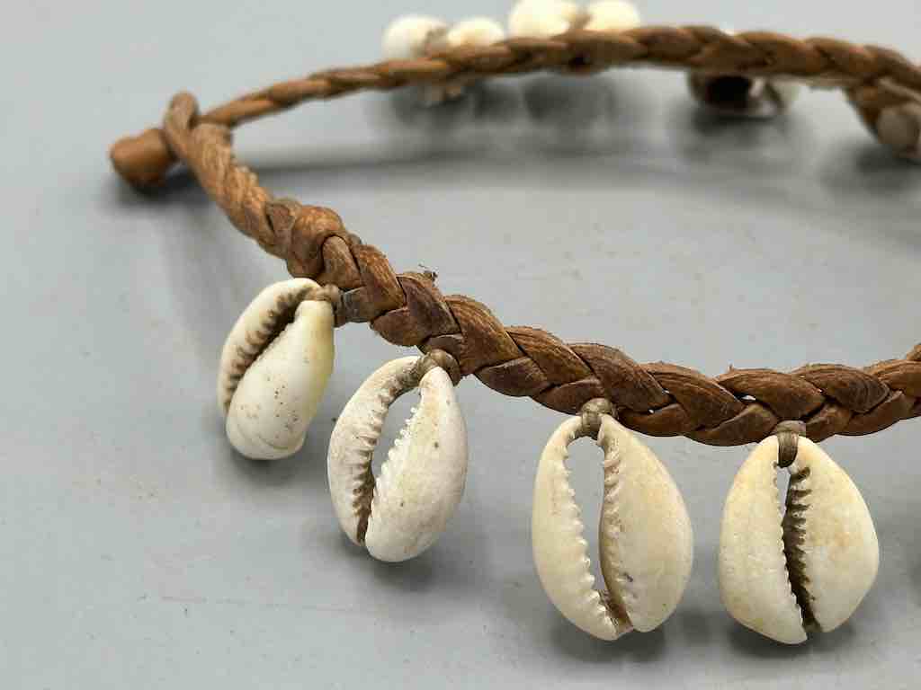 Hanging Cowrie Shell Braided Leather Clasp Bracelet - Mali