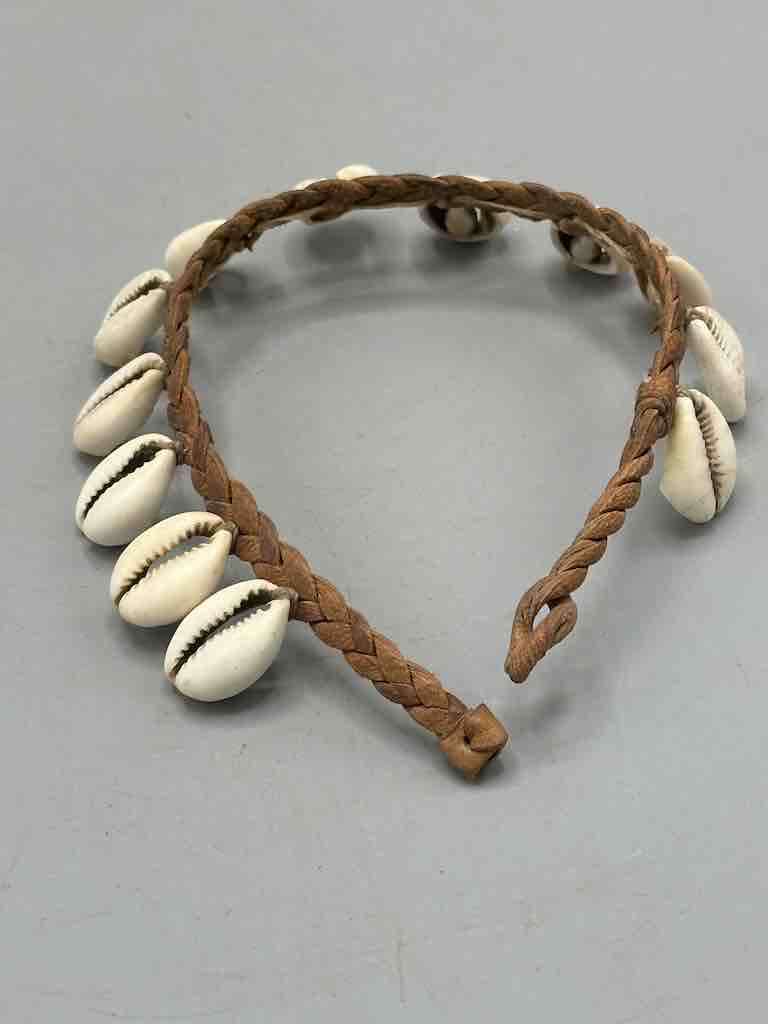 Hanging Cowrie Shell Braided Leather Clasp Bracelet - Mali