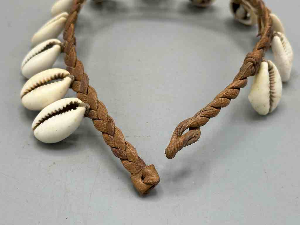 Hanging Cowrie Shell Braided Leather Clasp Bracelet - Mali