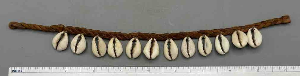 Hanging Cowrie Shell Braided Leather Clasp Bracelet - Mali