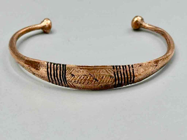 Tuareg Multiple Stripe Inlay Etched Center Flat Copper Bracelet